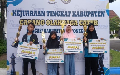 Bikin Lawan Gentar! MI Muhammadiyah 18 Sumberrejo Dominasi Kejurkab Catur, Pulang Bawa 5 Medali